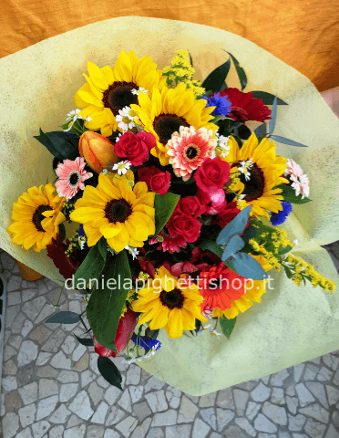 BOUQUET DI FIORI COLORATO CON GIRASOLI