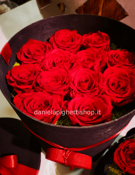 CAPPELLIERA DI 12 ROSE ROSSE